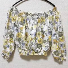 【FOREVER 21】花柄 オフショルダー トップス ショート丈 Sサイズ