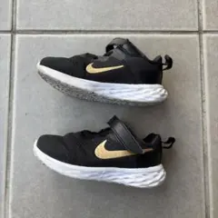 Nike スニーカー　黒　金　15cm