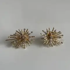 ゴールドトーン星形スタッドピアス