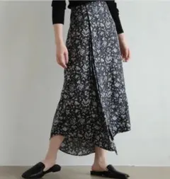 【値下げしました】 PAGEBOY オリエンタルアシメタックスカート 黒