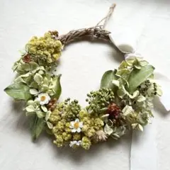 小花と木の実のハーフリース