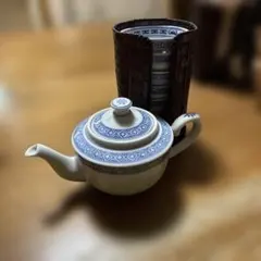 青い模様の急須と茶器セット