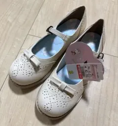 ☆新品未使用　m♡petit 青木美沙子×シナモロール　ストラップ付パンプスのサムネイル