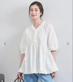 美品 25SS ユナイテッドアローズ タックフリルVネックハーフスリーブブラウス 25SS✨美品 ユナイテッドアローズ タックフリルVネックハーフスリーブ