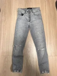 J BRAND グレー スキニーデニム ダメージ加工サイズ25のサムネイル