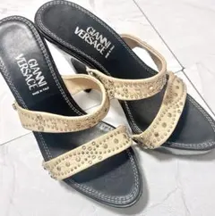 VERSACE サンダル ミュール スタッズ ウッドブラック ベージュ35.5のサムネイル