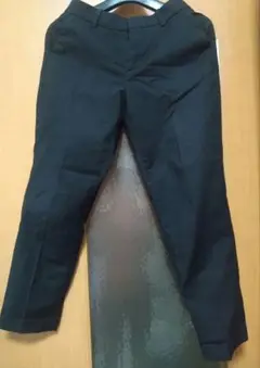 ユニクロ　黒パンツ