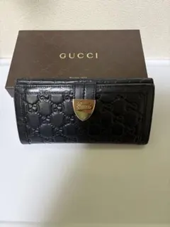 GUCCI 長財布 シマレザー 刻印ロゴ ゴールド金具 ブラック