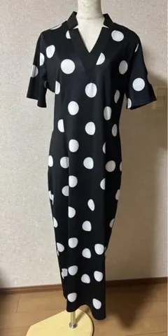 黒と白の水玉模様 半袖ロングワンピース
