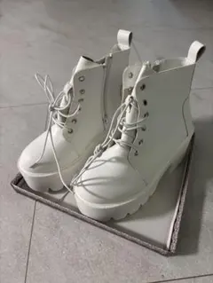 ホワイト 厚底 レースアップブーツ