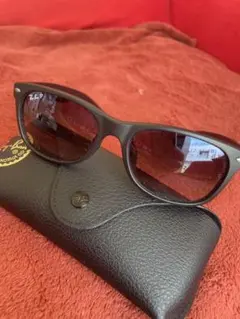 Ray-Ban RB2132-F NEW WAYFARER 偏光サングラスのサムネイル