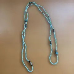 青色と白色のビーズ ロングネックレス