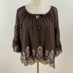訳有美品axes femme アクシーズファム 裾刺繍シフォンブラウス トップス