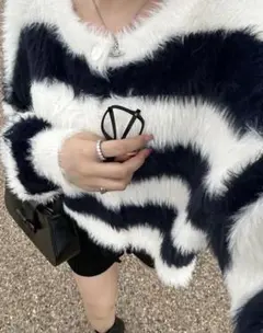 ボーダー柄フェザーニットショート丈カーディガン