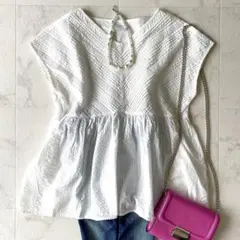 美品☆アーバンリサーチドアーズ タックレースフレンチブラウス Vネック 白