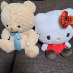ハローキティとクマのぬいぐるみセット