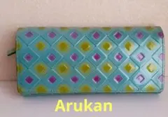 Arukanアルカン　レディース長財布素材エナメル皮ダイヤモンドパターン 中古品