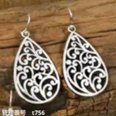 透かし模様のシルバー調ピアス　エレガント　ボヘミアン　レトロ　クール