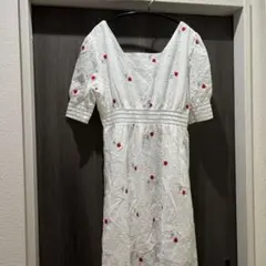 刺繍入りホワイトワンピース② 【期間限定値下げ中】
