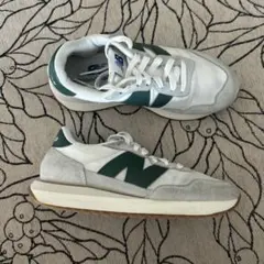 New Balance スニーカー ホワイト グリーンのサムネイル