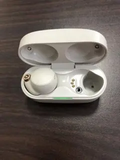 SONY WF-1000XM4 プラチナシルバー 充電ケースと左イヤフォン