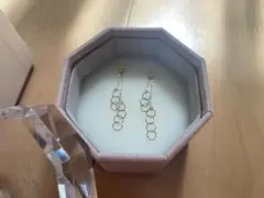 K10イエローゴールド ヘキサゴンモチーフ ロングピアス