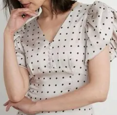 パフスリーブドットワンピース
