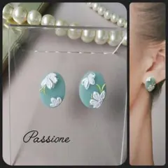 【一点物】立体フラワー＆マットライトグリーン オーバル ピアス/イヤリング