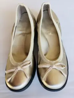 ラックラック空飛ぶパンプス　22.5㎝