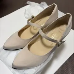 22cm パールチャーム付 ストラップパンプス ベージュ 結婚式のサムネイル