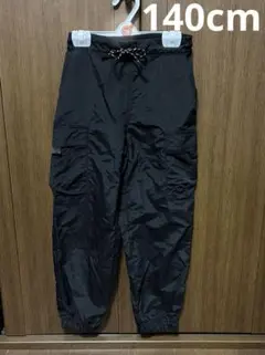 西松屋ナイロンカーゴパンツ黒140cmのサムネイル
