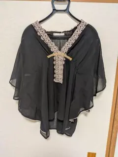 黒フレア袖トップスのサムネイル