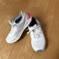 ホワイト/ピンク スニーカー