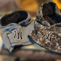 ♦ニューヨーク・ヤンキース フード付きニット帽- ２カラーセット！