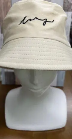 クリーム色 バケットハット 刺繍ロゴ付き