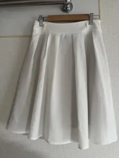 ホワイト 白　スカート　ひざ丈　フレアスカート ゴム入り　ハニーズ　Honeys