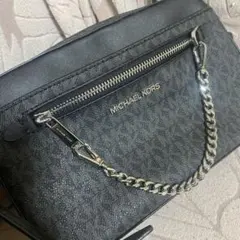 MICHAEL KORS ブラックショルダーバッグ　チェーン