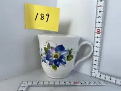 189 花柄の陶器製カップ