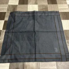 Yves Saint Laurent大判ハンカチ ブルー系　綿素材　美品のサムネイル
