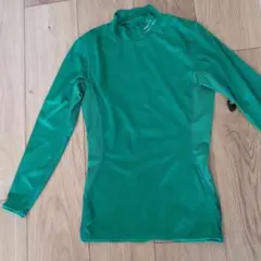 TIGORA グリーン 緑　インナーシャツ サイズ140