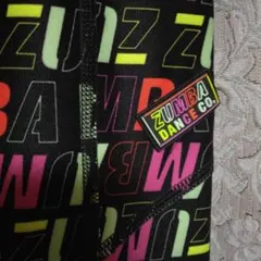 正規品 ズンバ　黒地カラフル文字スパッツ M