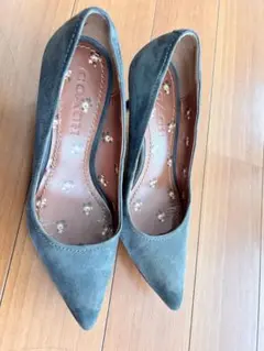 COACH グレー スエード ポインテッドトゥパンプス
