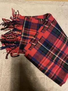 赤と黒のチェック柄マフラー