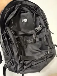 ブラックナイロンバックパック