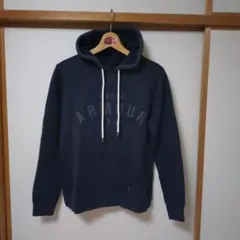 Under Armour 墨黒パーカー