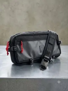 ​極美品　CHROME カデット ナイト 9L ボディバッグ 黒のサムネイル