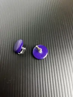 紫色の円形クリップ式イヤリング