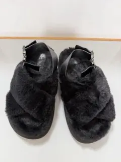 希少・フィービー CELINE セリーヌ クロスストラップ ファーサンダル