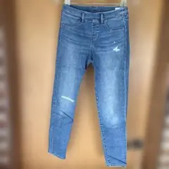 ユニクロライトブルーダメージスキニージーンズ