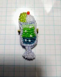 ハンドメイドビーズ刺繍ブローチ メロンクリームソーダ